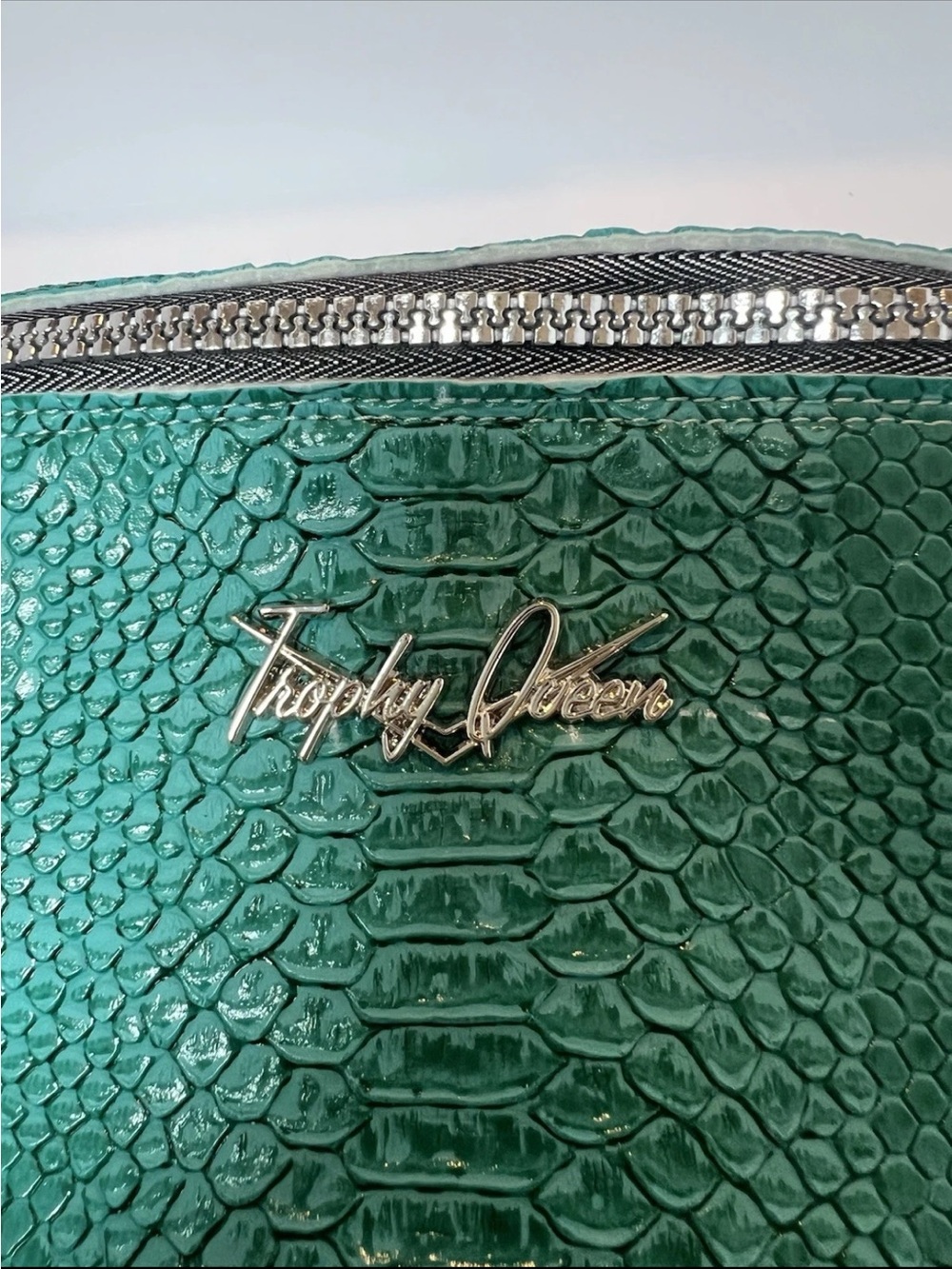 Trophy Queen Emerald Green Python Fanny/crossbody NWOT Rockabilly Pinup - Picture 3 of 10